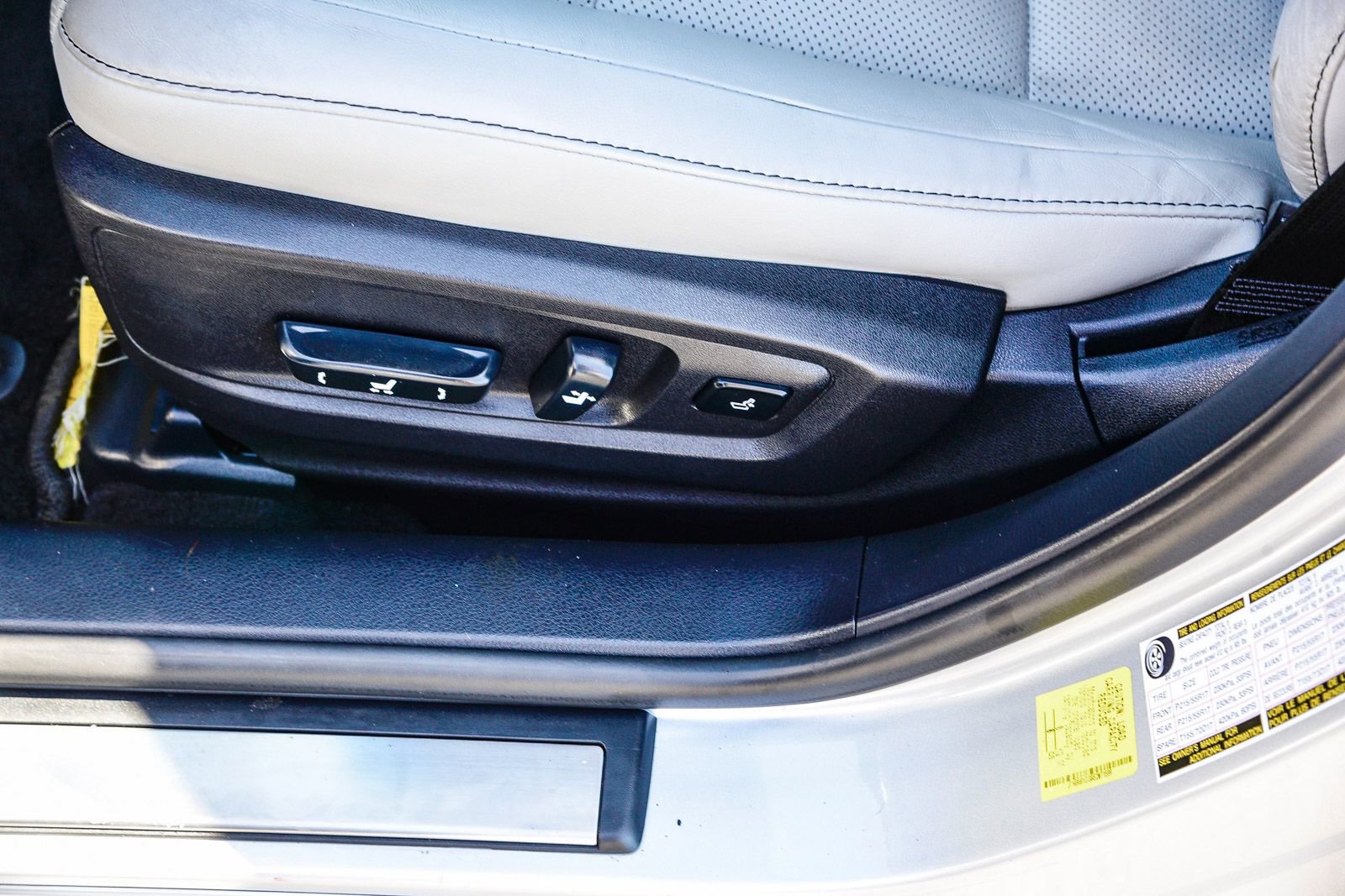 Used 2014 Lexus ES 300h w/ Luxury Package w/Bamboo Trim image 26