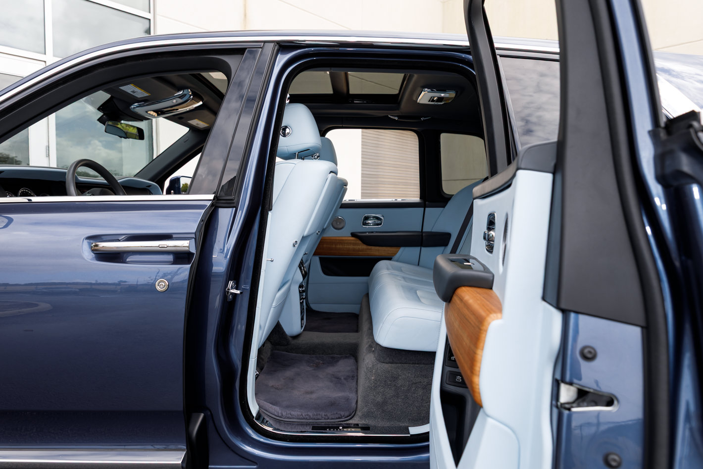 Certified 2019 Rolls-Royce Cullinan AWD/4WD image 30