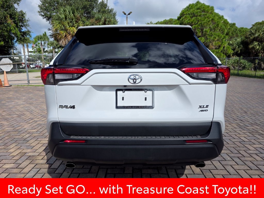 Used 2025 Toyota RAV4 XLE AWD/4WD image 11