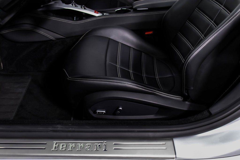 Used 2016 Ferrari California T image 43