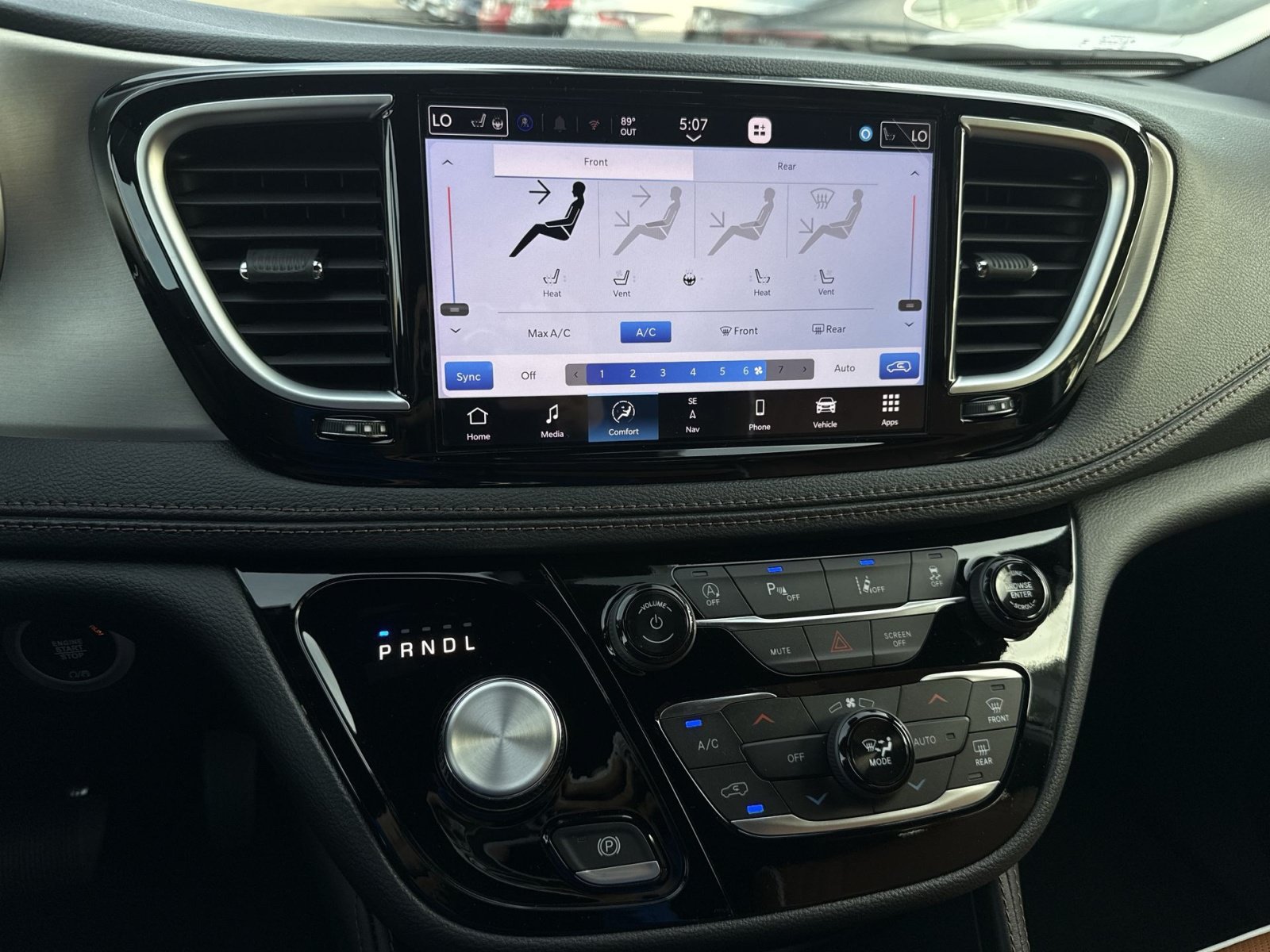 Used 2026 Chrysler Pacifica Pinnacle FWD image 21