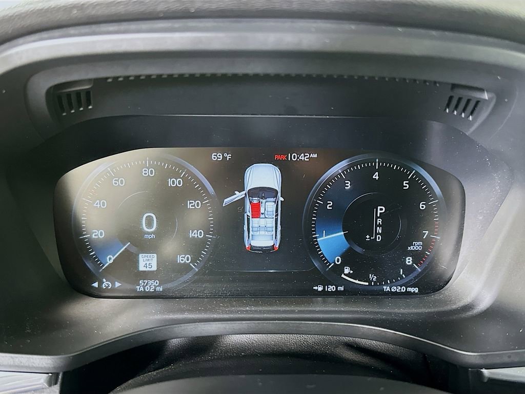 Used 2021 Volvo XC60 T5 Momentum w/ Premium Package image 12