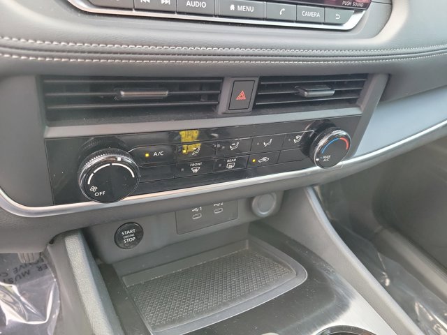 Used 2024 Nissan Rogue S FWD image 28
