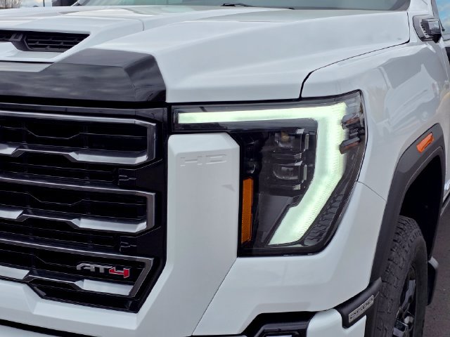 Used 2024 GMC Sierra 2500 AT4 w/ AT4 Premium Plus Package AWD/4WD image 3