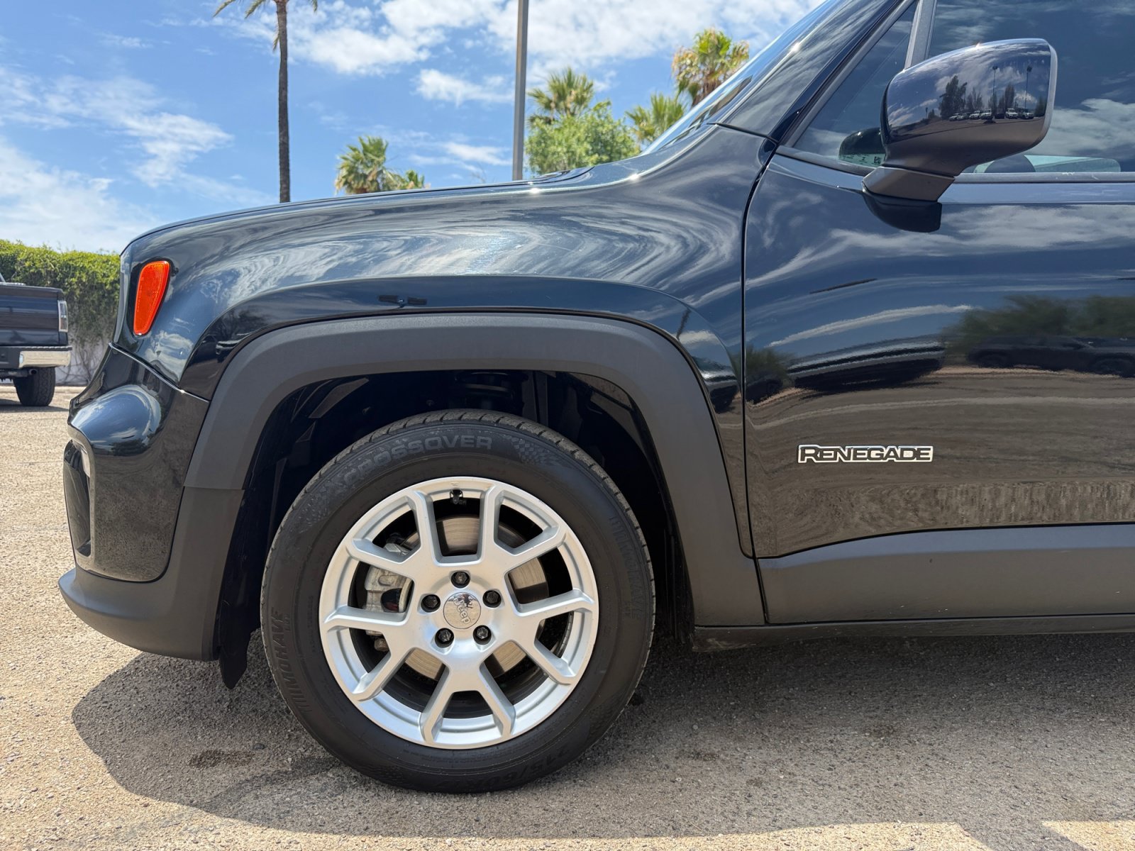 Used 2019 Jeep Renegade Latitude FWD image 10