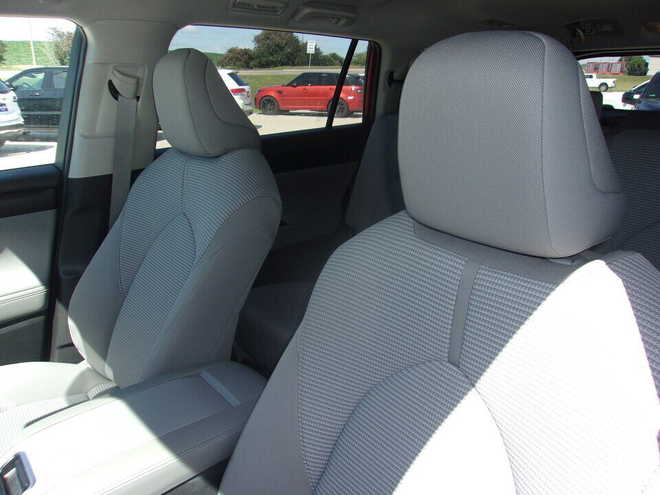 Used 2020 Toyota Highlander LE AWD/4WD image 12