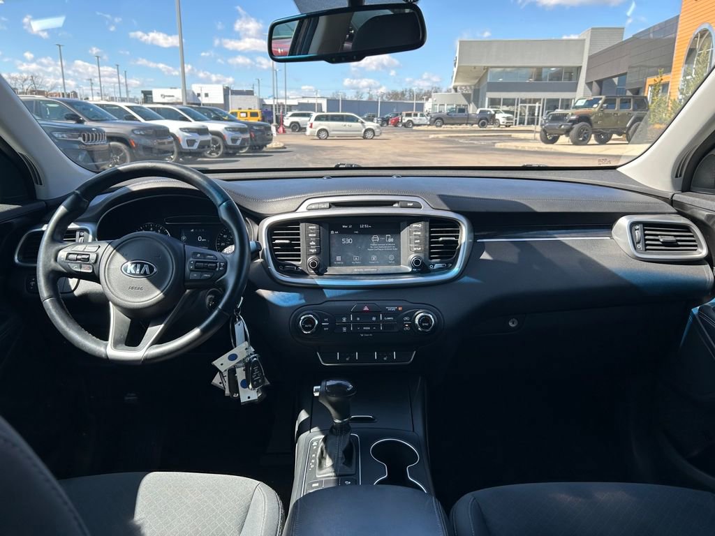 Used 2017 Kia Sorento LX w/ LX Convenience Package image 9
