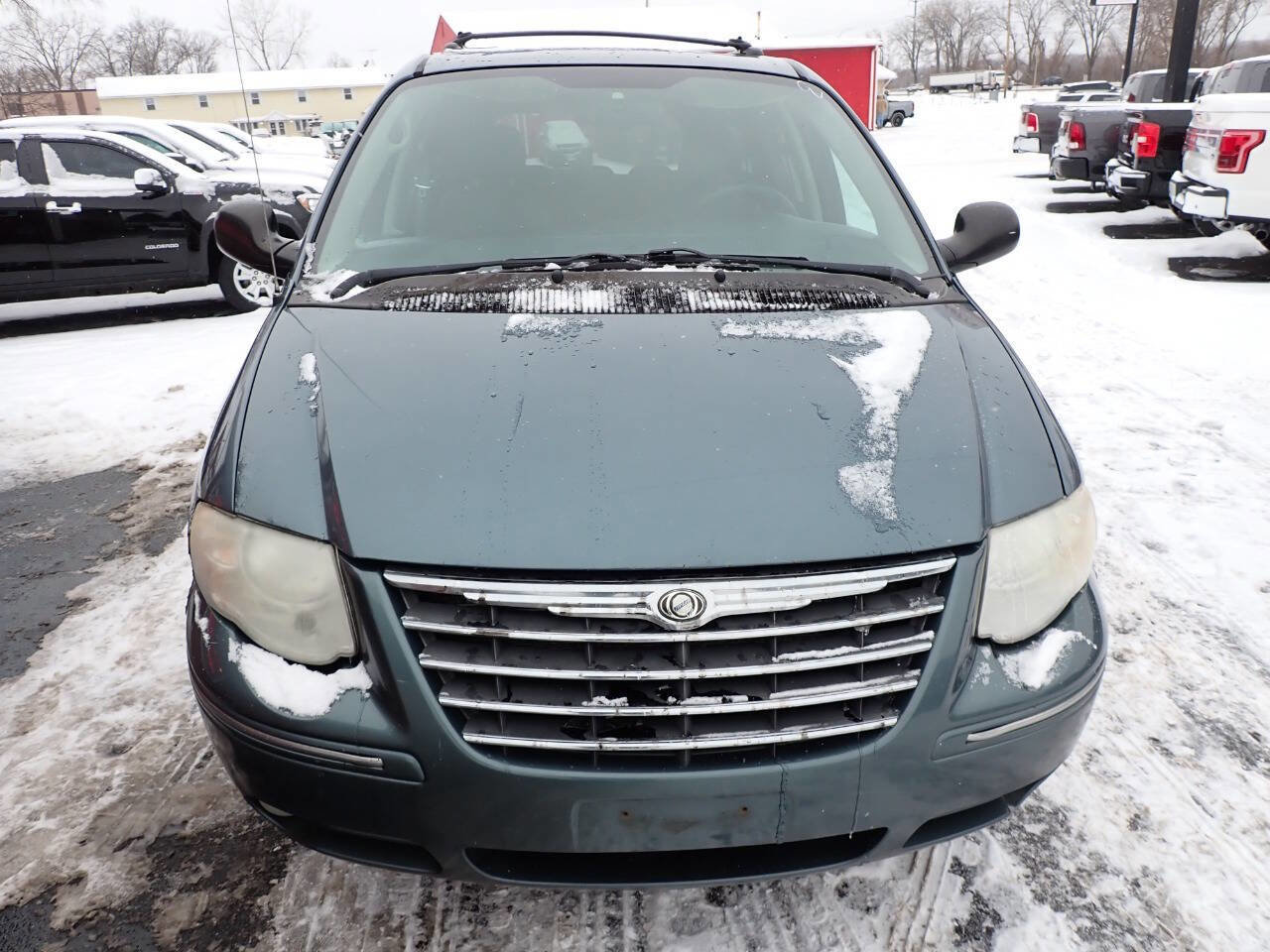 Used 2005 Chrysler Town & Country Touring w/ Luxury Group image 2