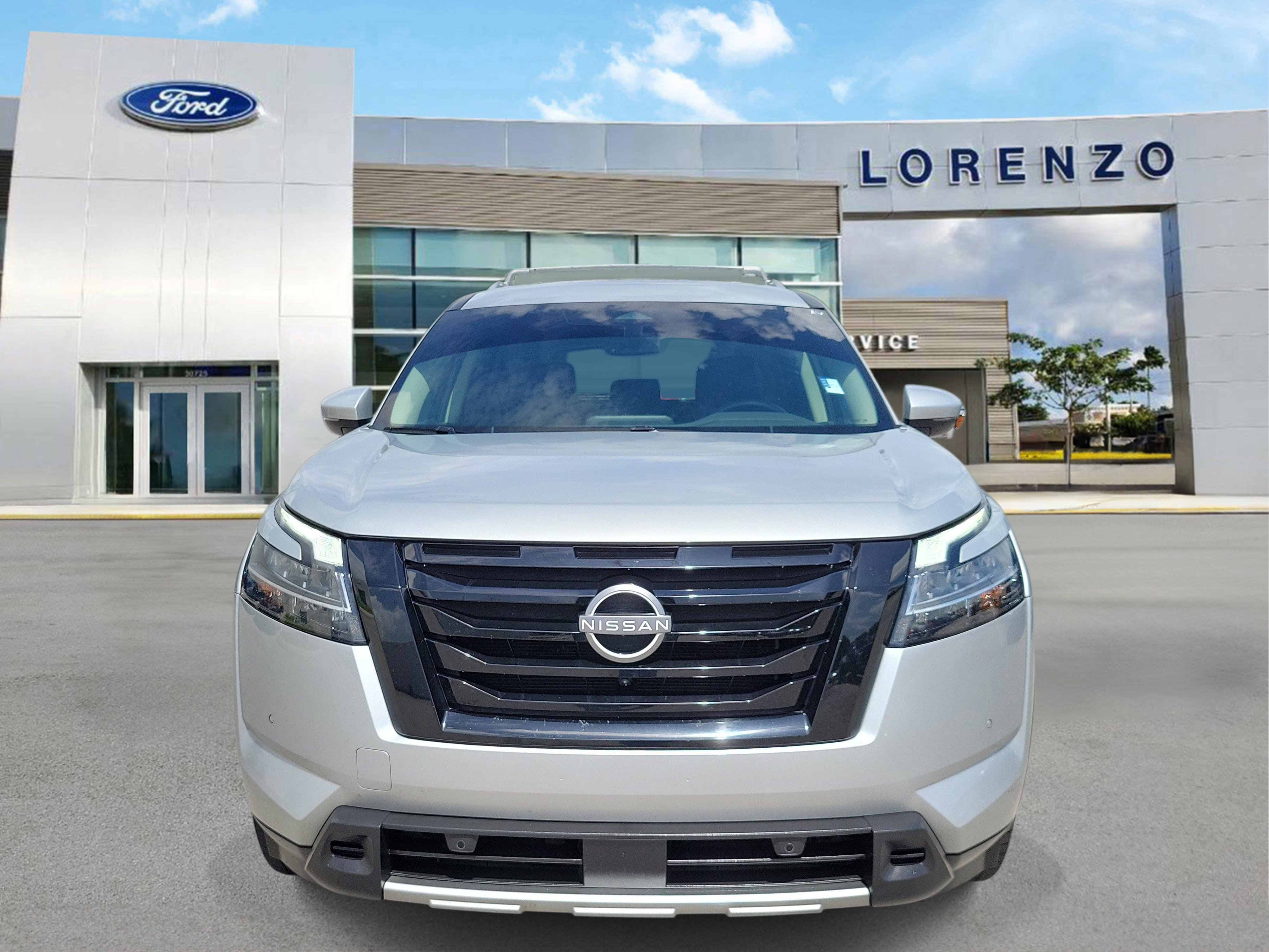 Used 2024 Nissan Pathfinder SL w/ Black Appearance Package FWD image 2