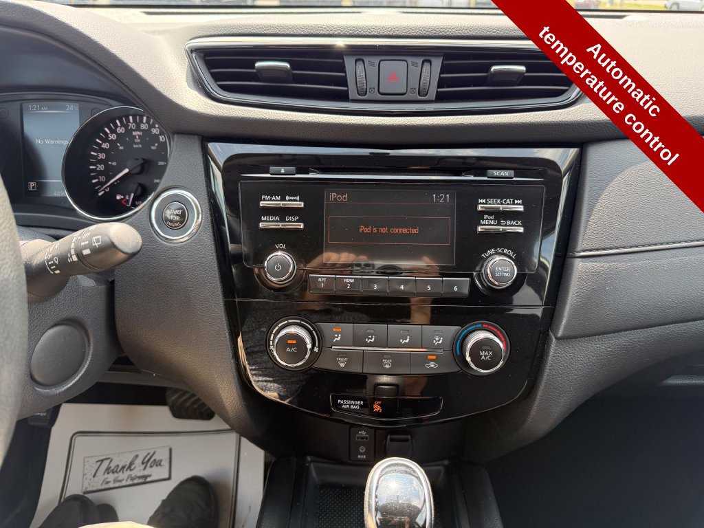 Used 2017 Nissan Rogue SV FWD image 22