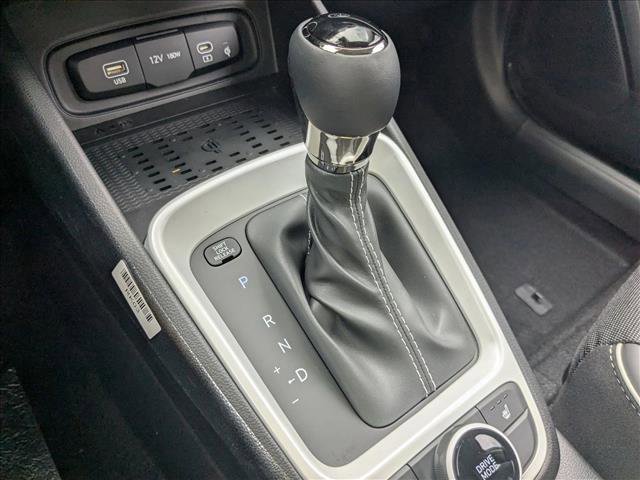 Used 2025 Hyundai Venue Limited image 16