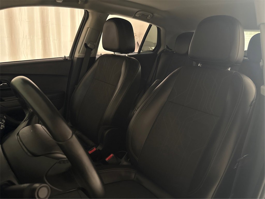 Used 2020 Chevrolet Trax LT w/ LT Convenience Package image 33