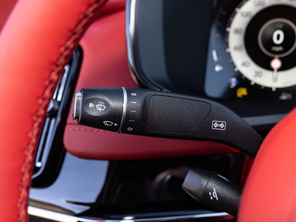 New 2026 Aston Martin DBX 707 image 36