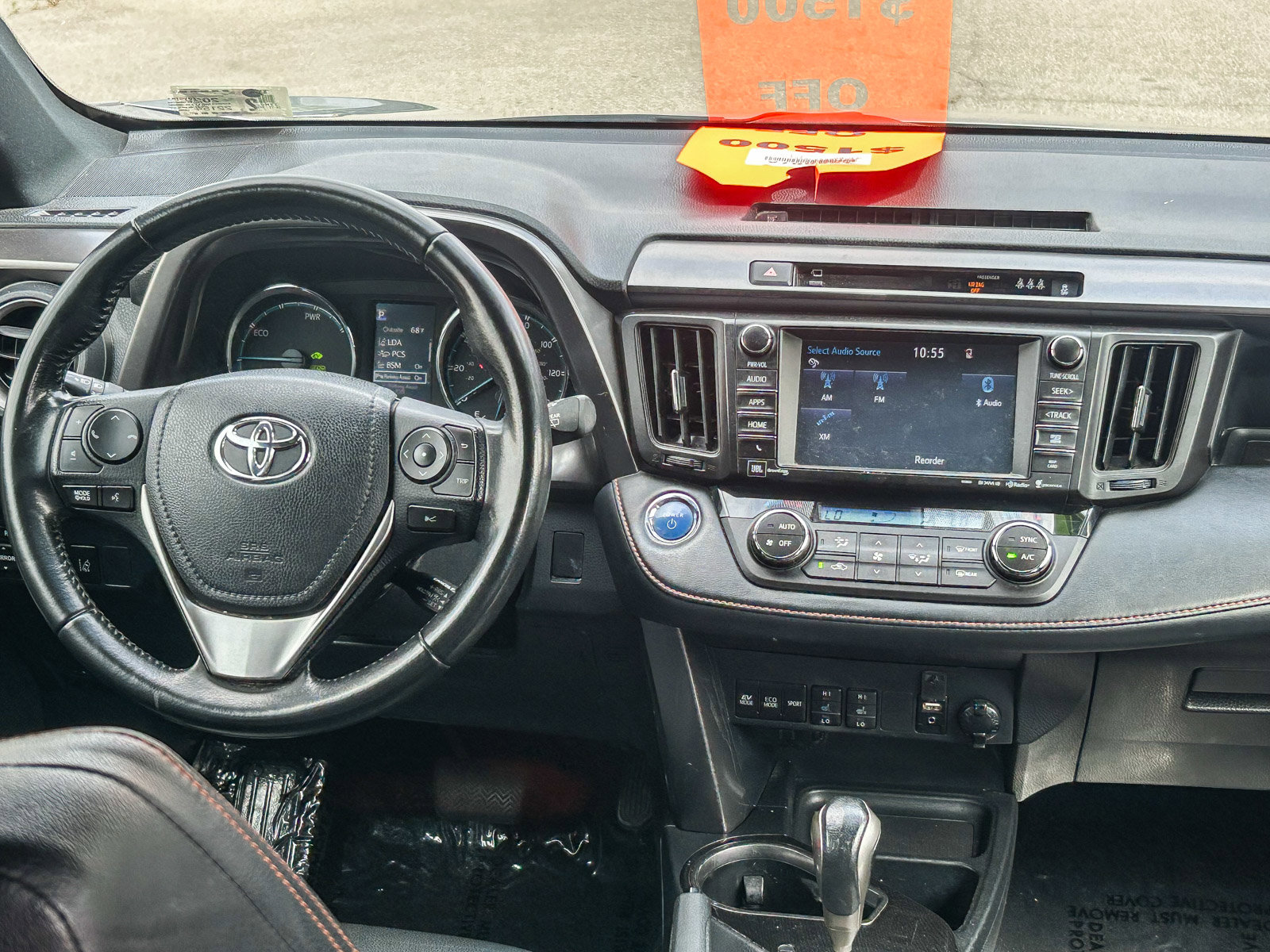 Used 2018 Toyota RAV4 SE w/ Advanced Technology Package image 12
