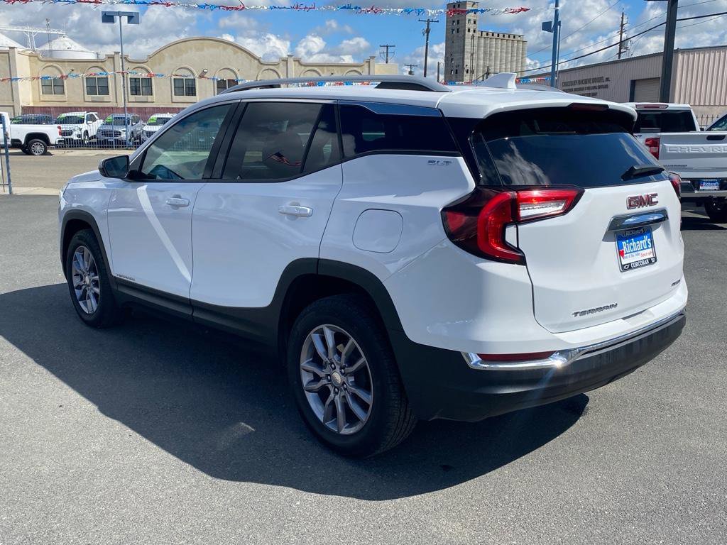 Used 2024 GMC Terrain SLT image 12