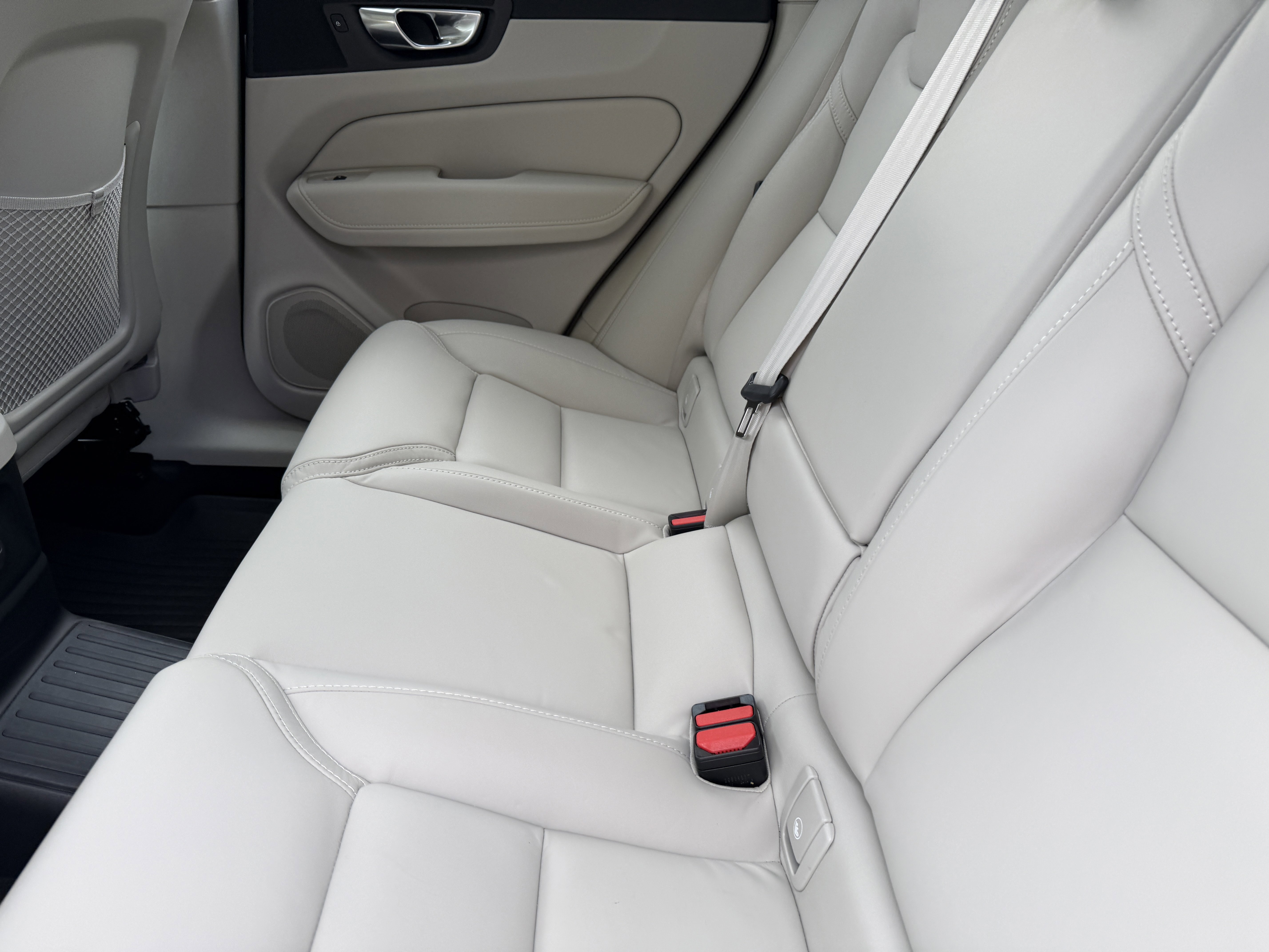 Certified 2025 Volvo XC60 T8 Ultra w/ Protection Package image 17