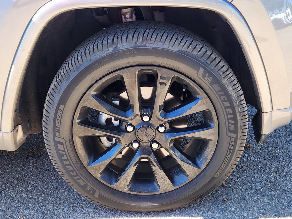 Used 2020 Jeep Grand Cherokee Altitude AWD/4WD image 15