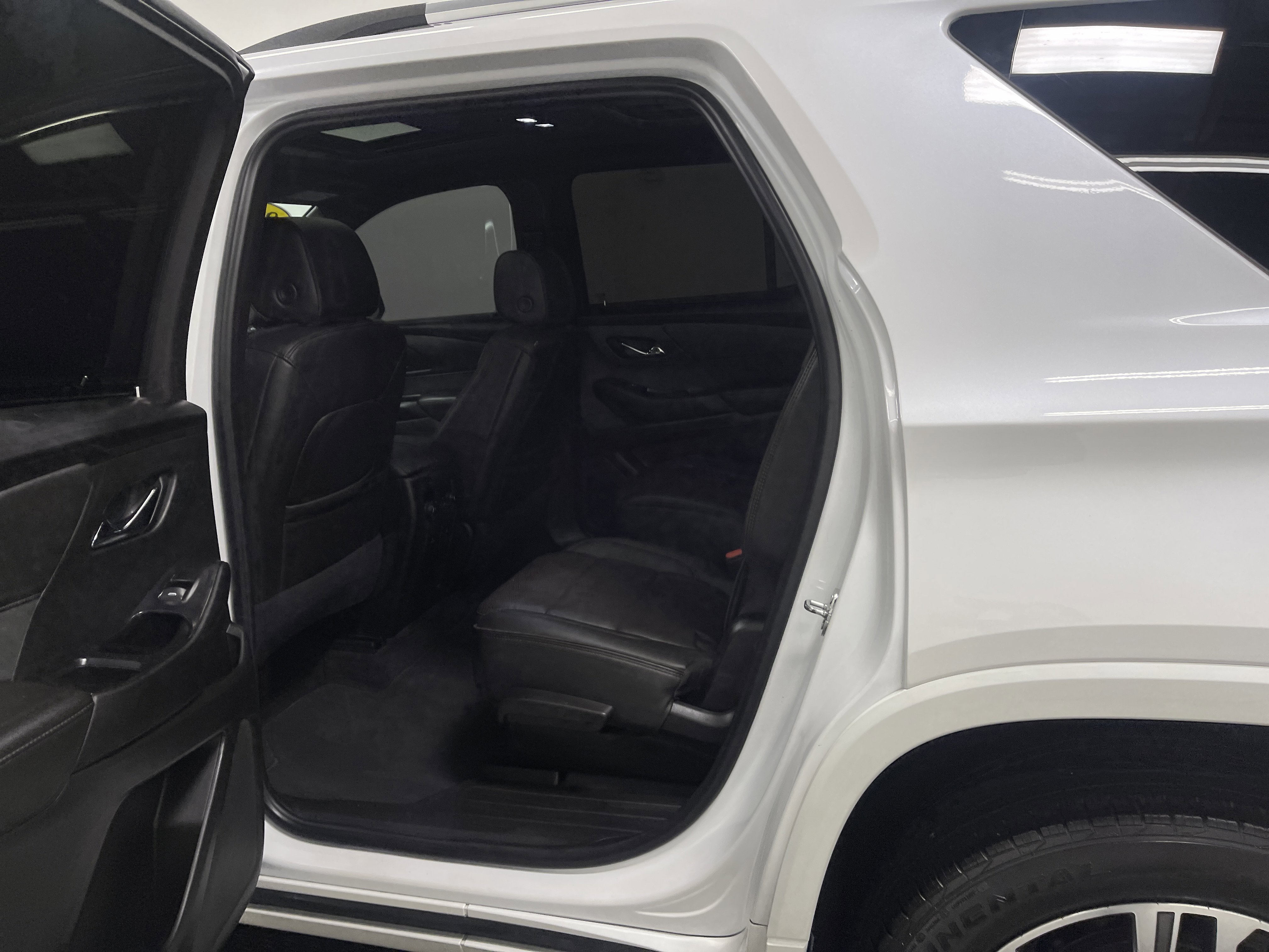 Used 2023 Chevrolet Traverse High Country image 13