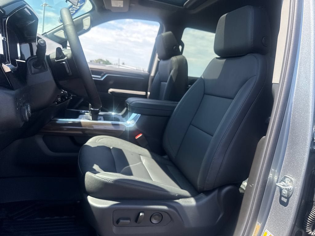 New 2026 Chevrolet Silverado 1500 RST w/ Dark Appearance Package AWD/4WD image 16