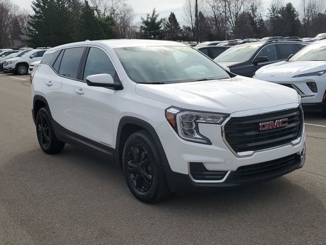 Used 2024 GMC Terrain SLE image 3