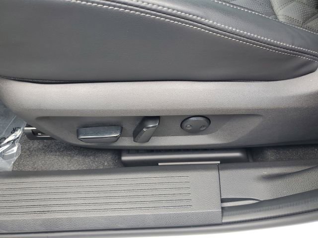 Used 2025 Nissan Rogue Platinum FWD image 17