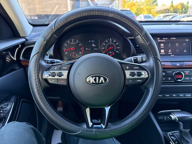 Used 2017 Kia Cadenza Premium FWD image 17