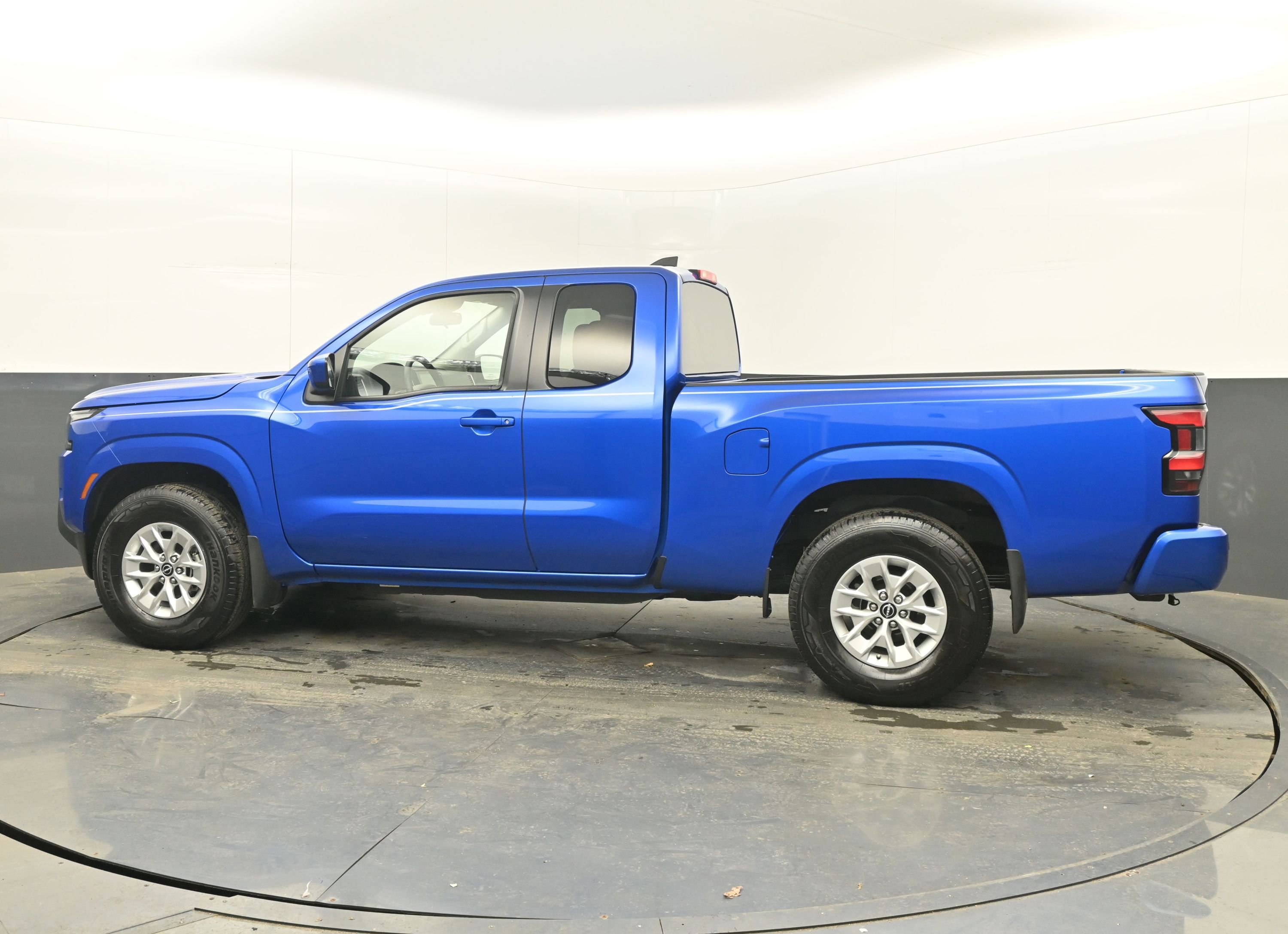 Certified 2024 Nissan Frontier SV image 5