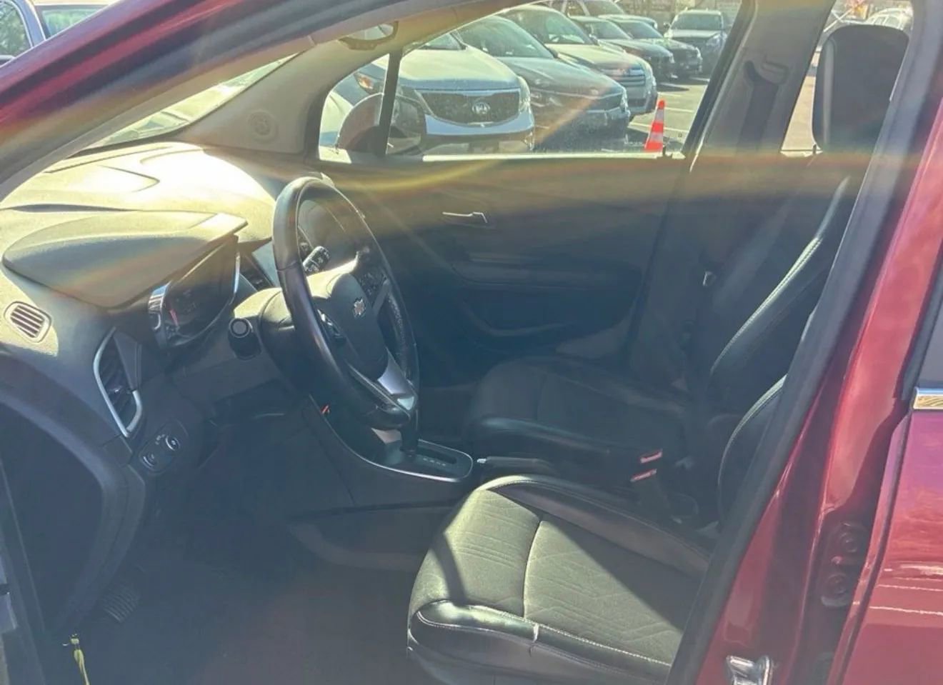 Used 2019 Chevrolet Trax LT w/ Sun & Sound Package image 4