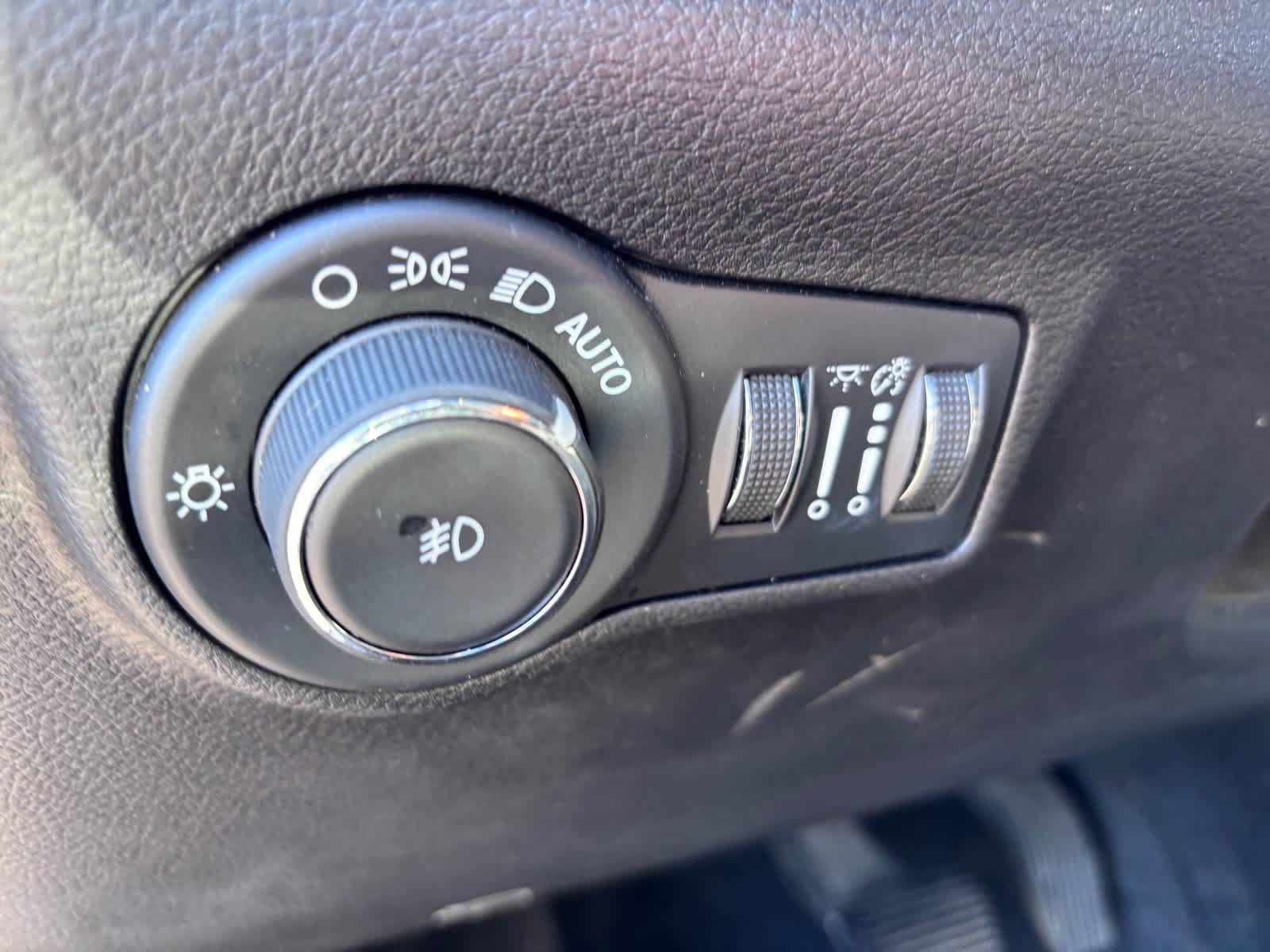 Used 2024 Jeep Compass Latitude AWD/4WD image 13
