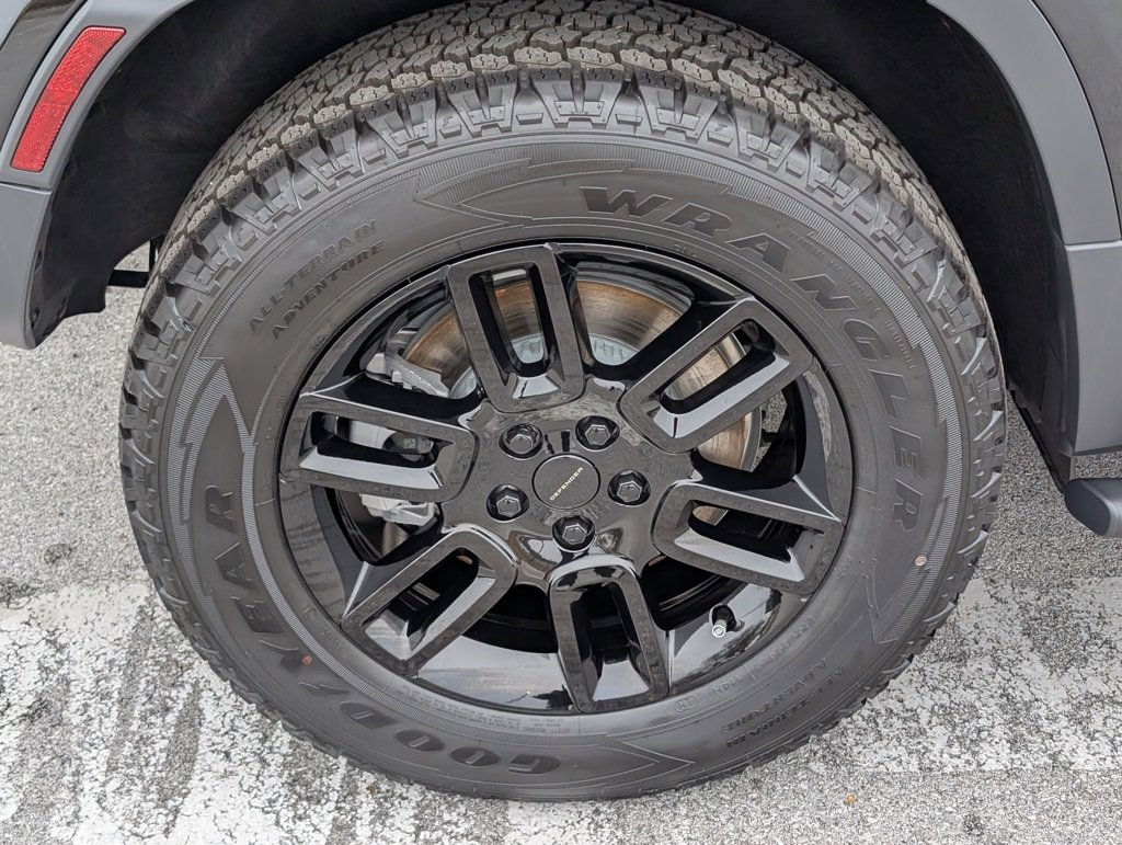 New 2026 Land Rover Defender 110 S image 31