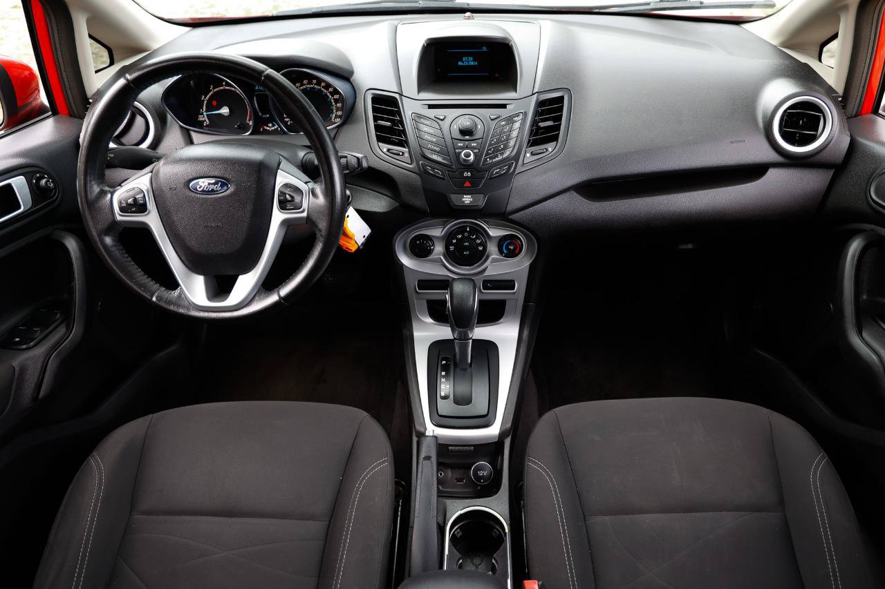 Used 2014 Ford Fiesta SE FWD image 2