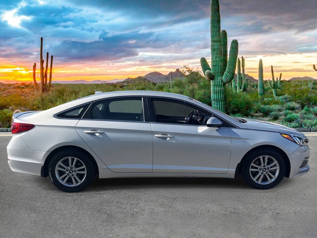 Used 2015 Hyundai Sonata SE w/ Option Group 09 image 2