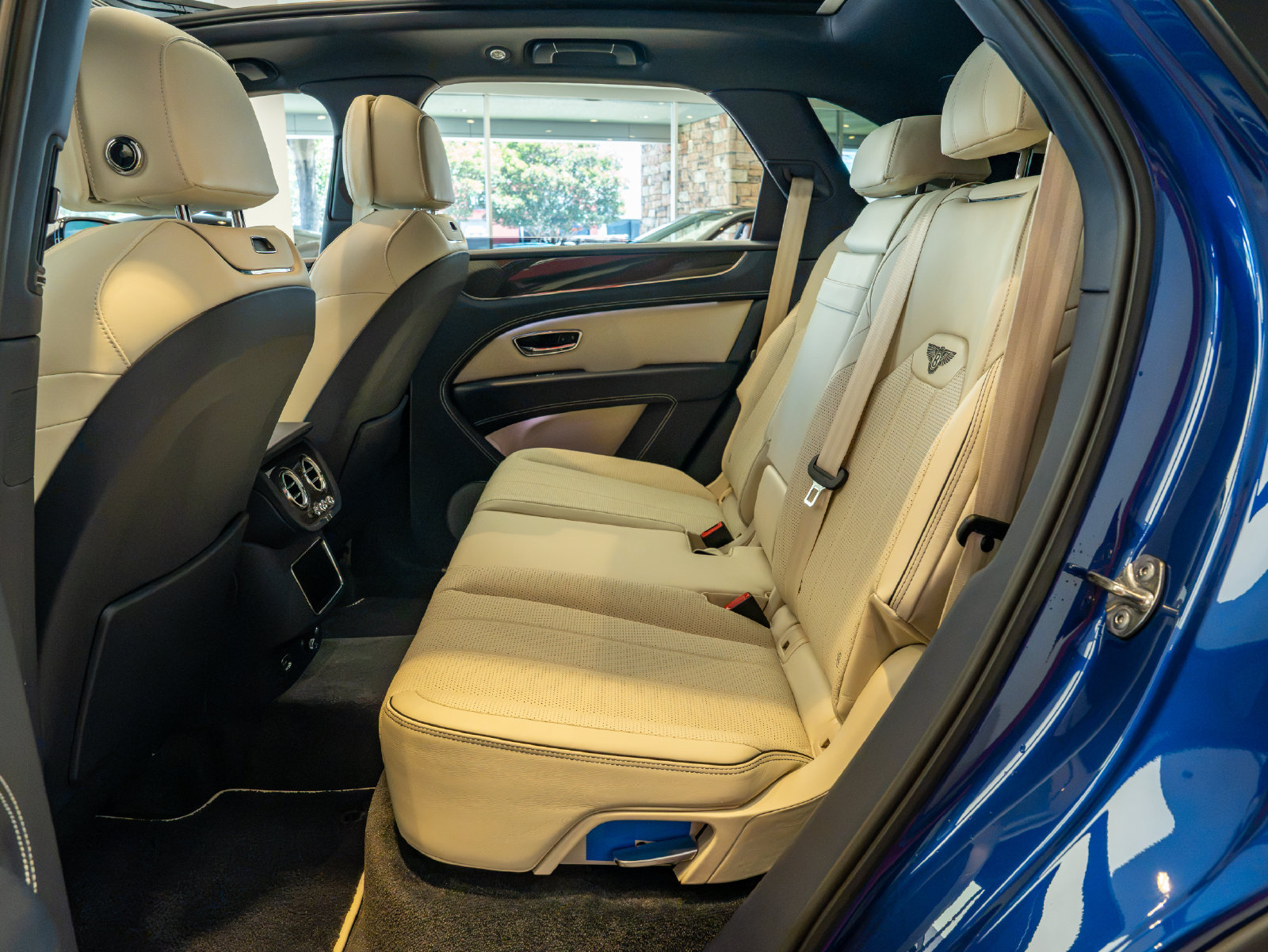 Used 2022 Bentley Bentayga AWD/4WD image 13
