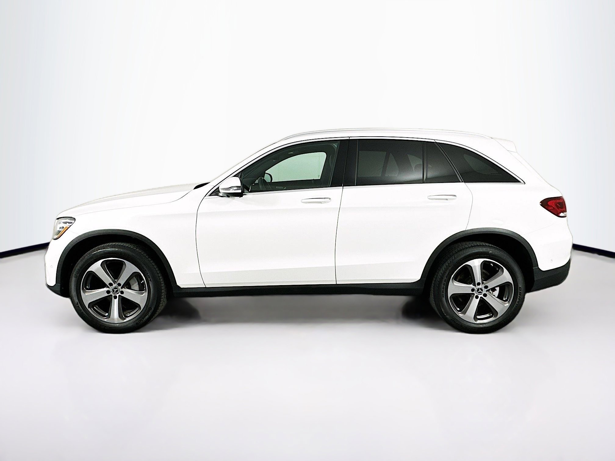 Used 2022 Mercedes-Benz GLC 300 4MATIC w/ Driver Assistance Package image 4