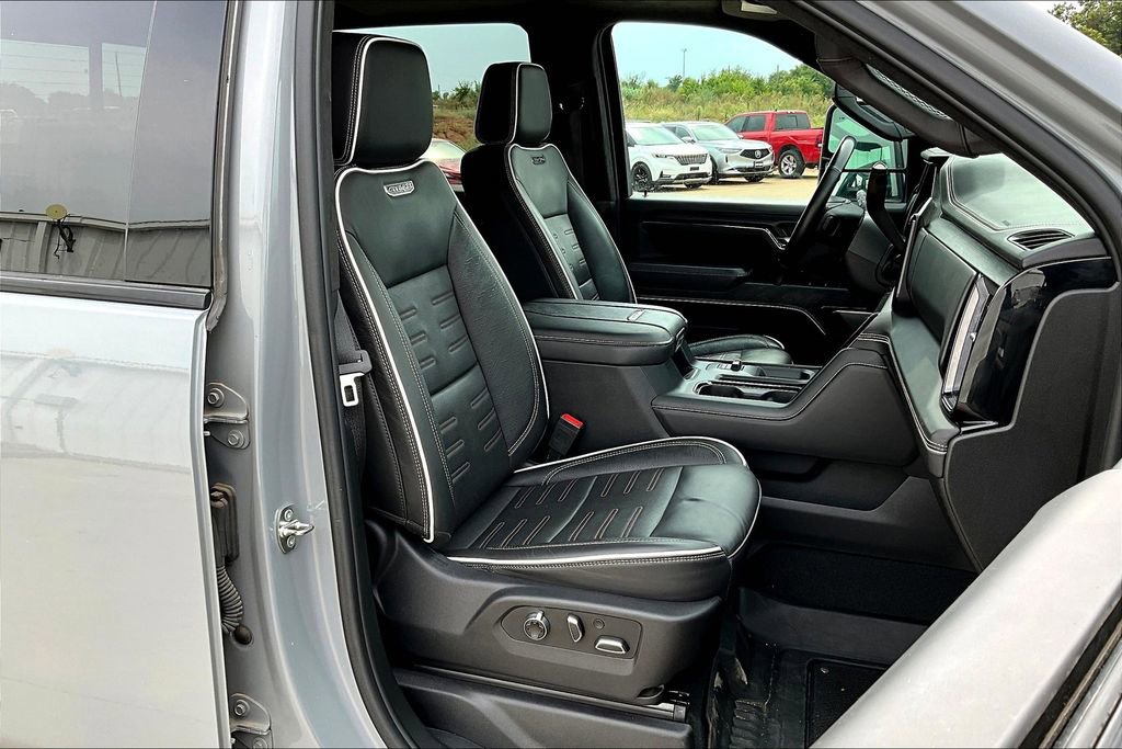 Used 2024 GMC Sierra 2500 AT4X image 10
