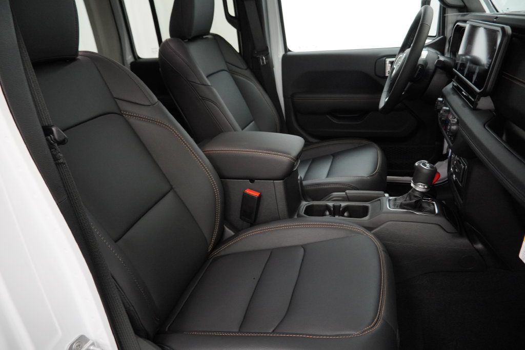 New 2026 Jeep Wrangler Unlimited Sahara AWD/4WD image 34
