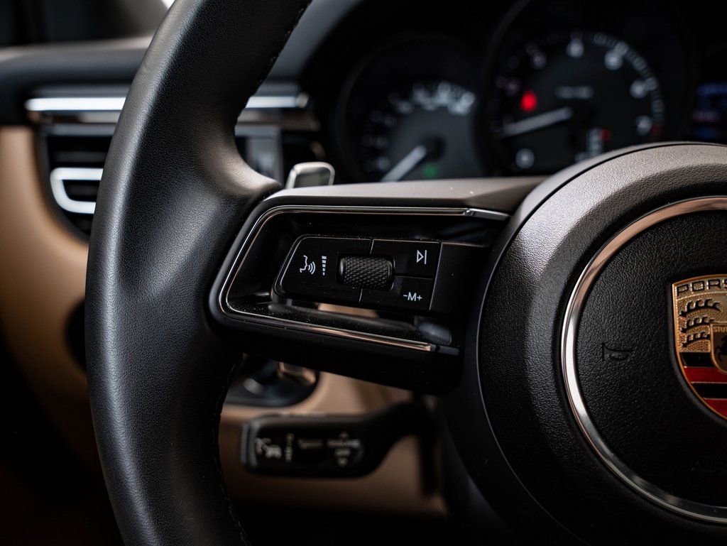 Certified 2025 Porsche Macan AWD/4WD image 28