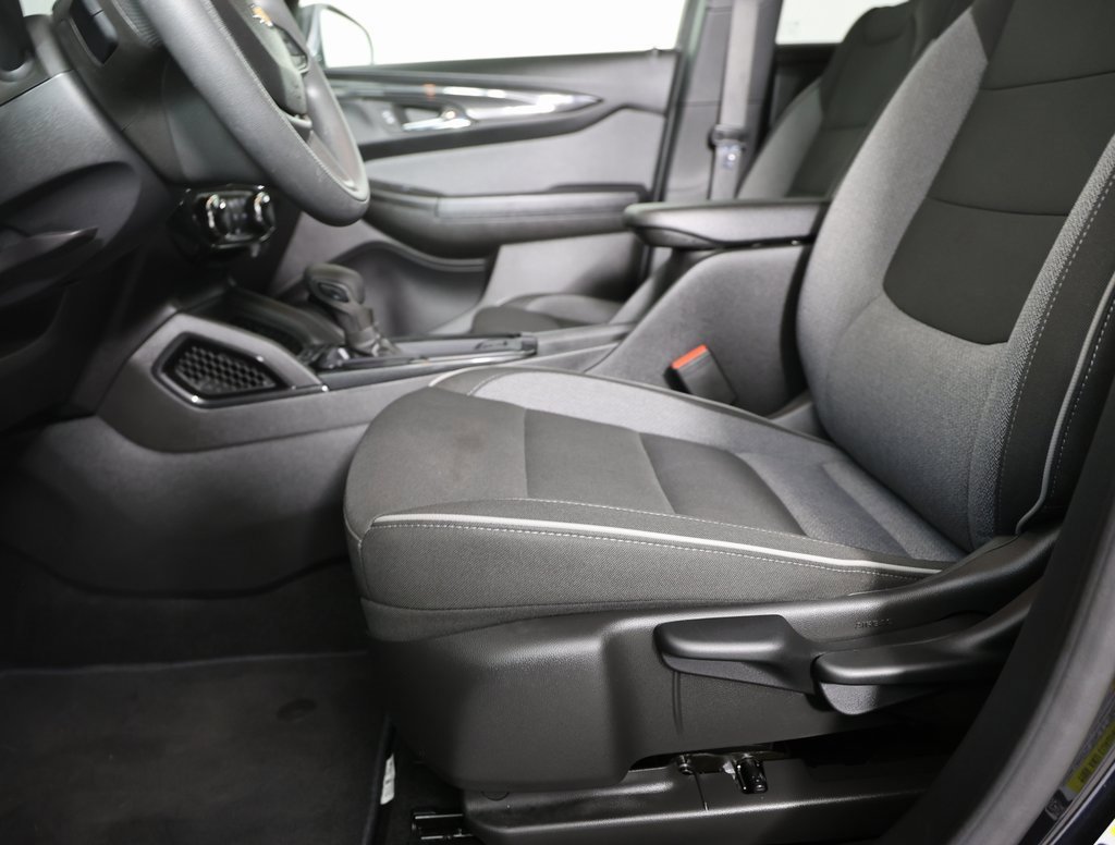 Used 2025 Chevrolet TrailBlazer LT image 13