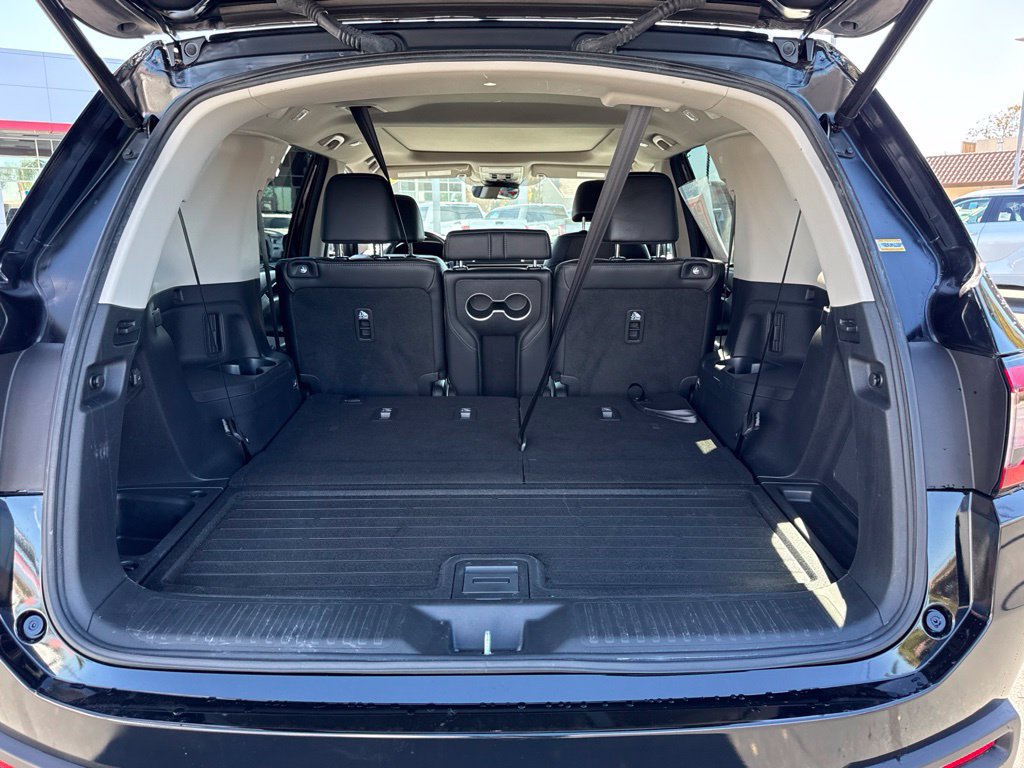 Used 2024 Honda Pilot Touring image 16