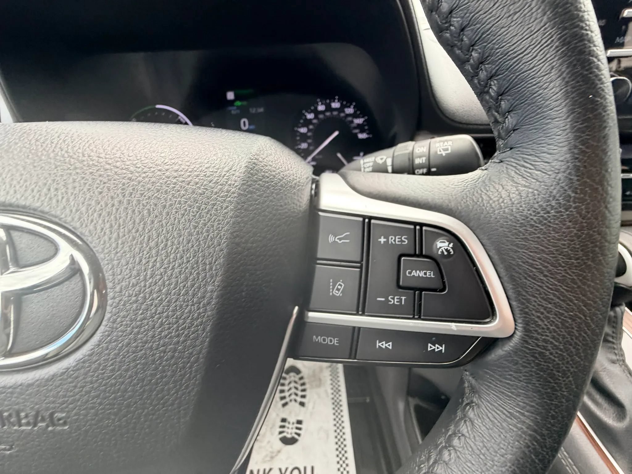 Used 2023 Toyota Sienna XLE AWD/4WD image 15