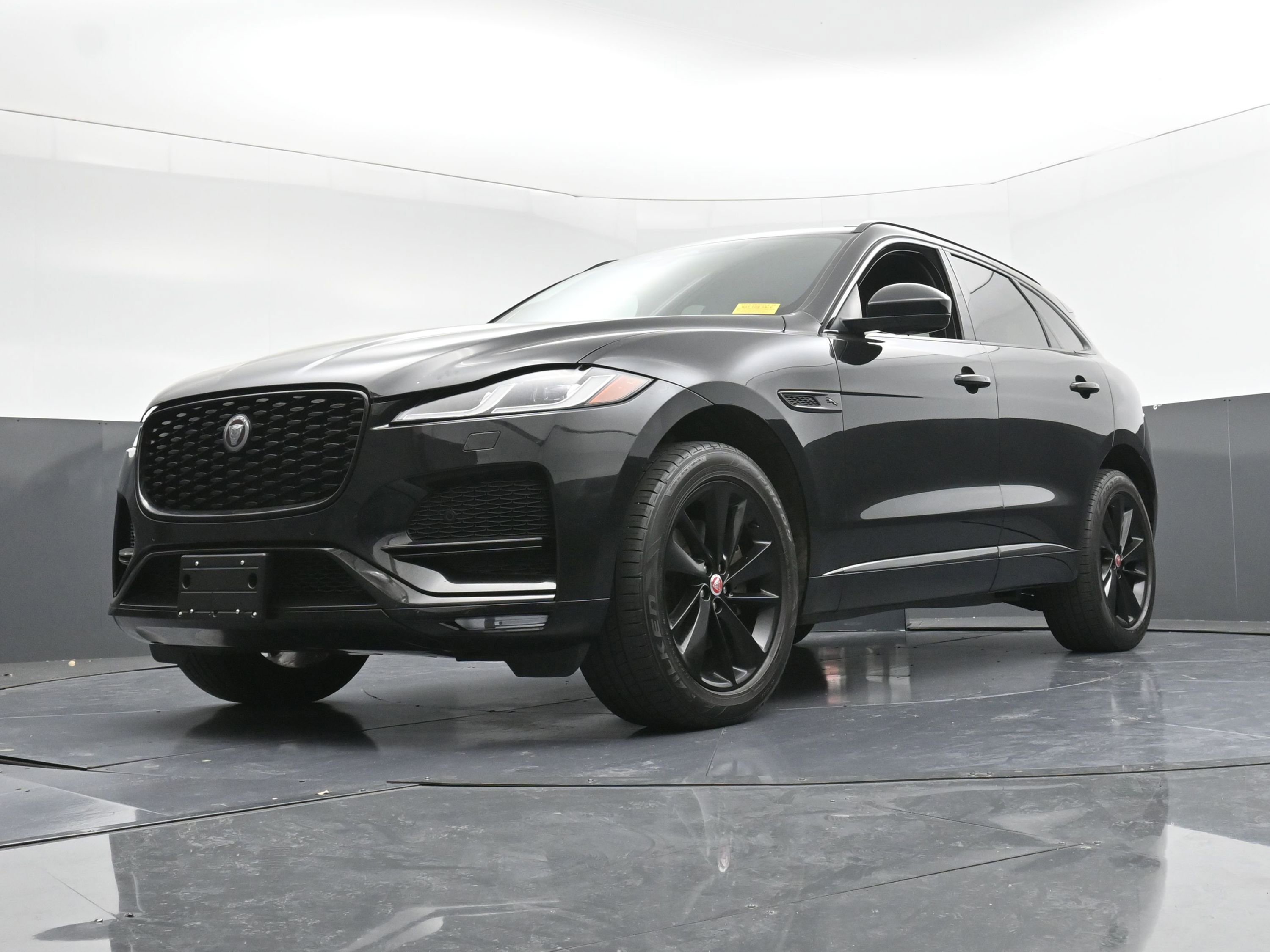 Used 2022 Jaguar F-PACE S image 28