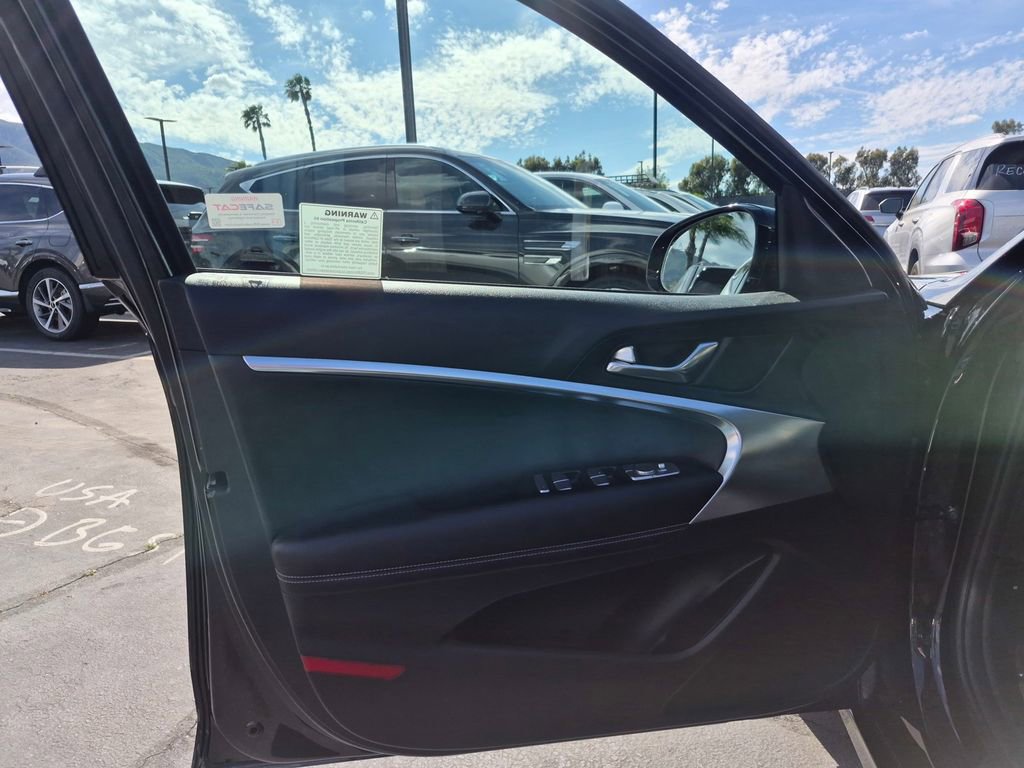 Used 2026 Genesis G70 2.5T image 11