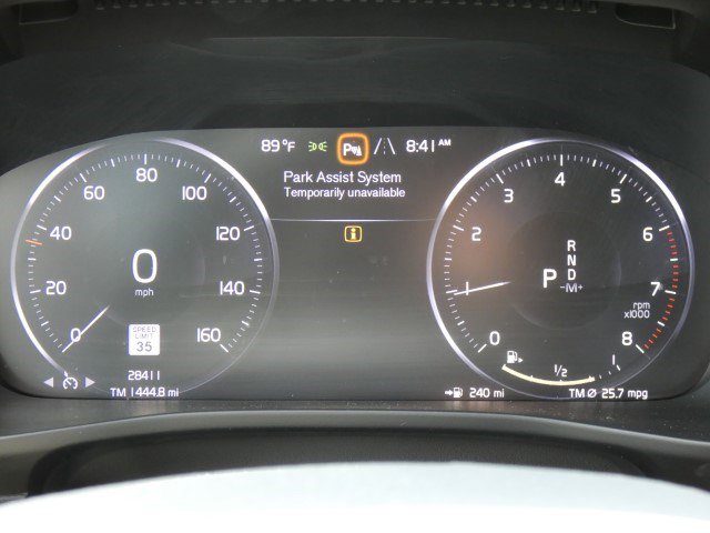 Used 2020 Volvo XC40 T4 Momentum image 29