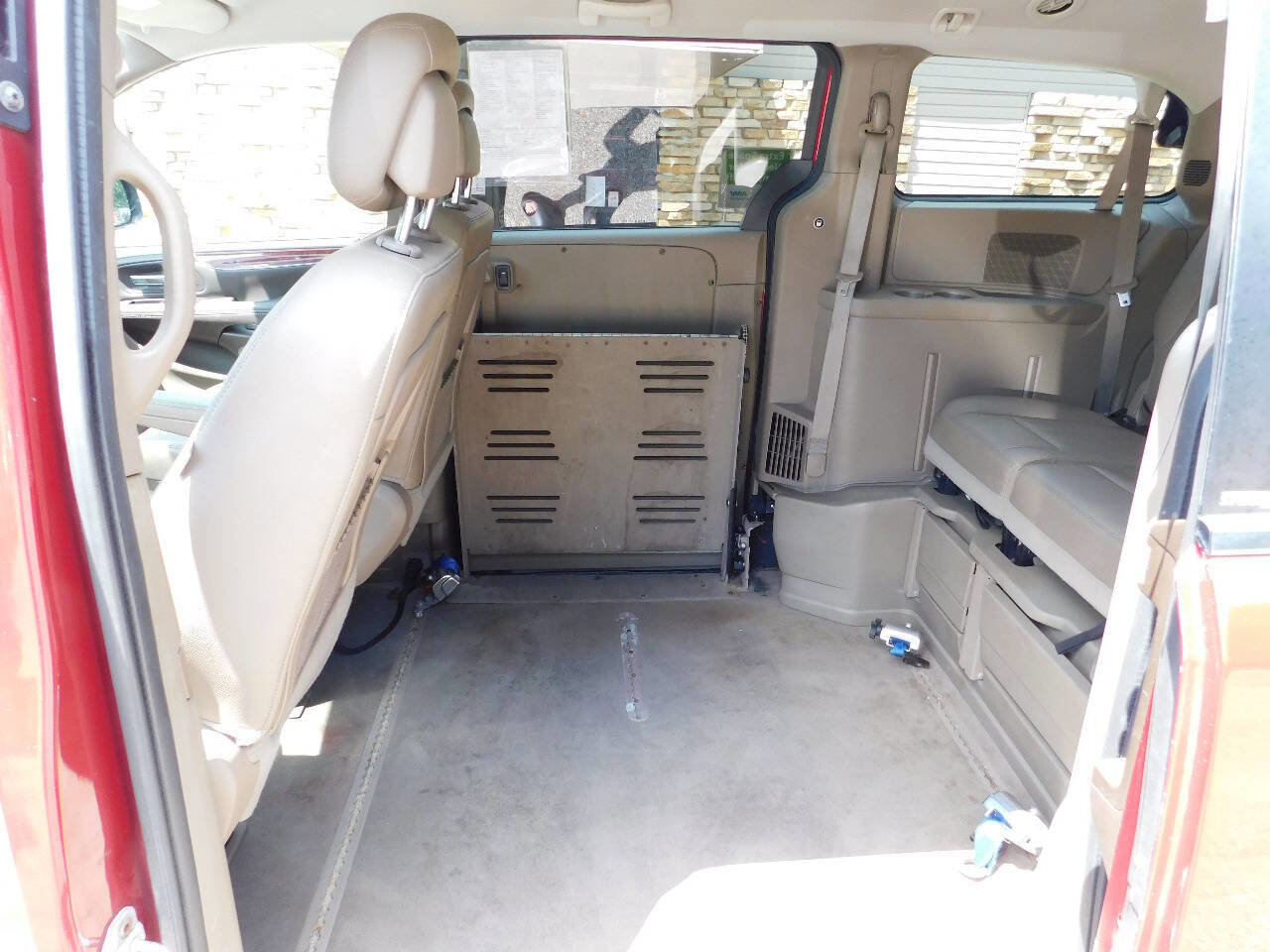 Used 2013 Chrysler Town & Country Touring image 20