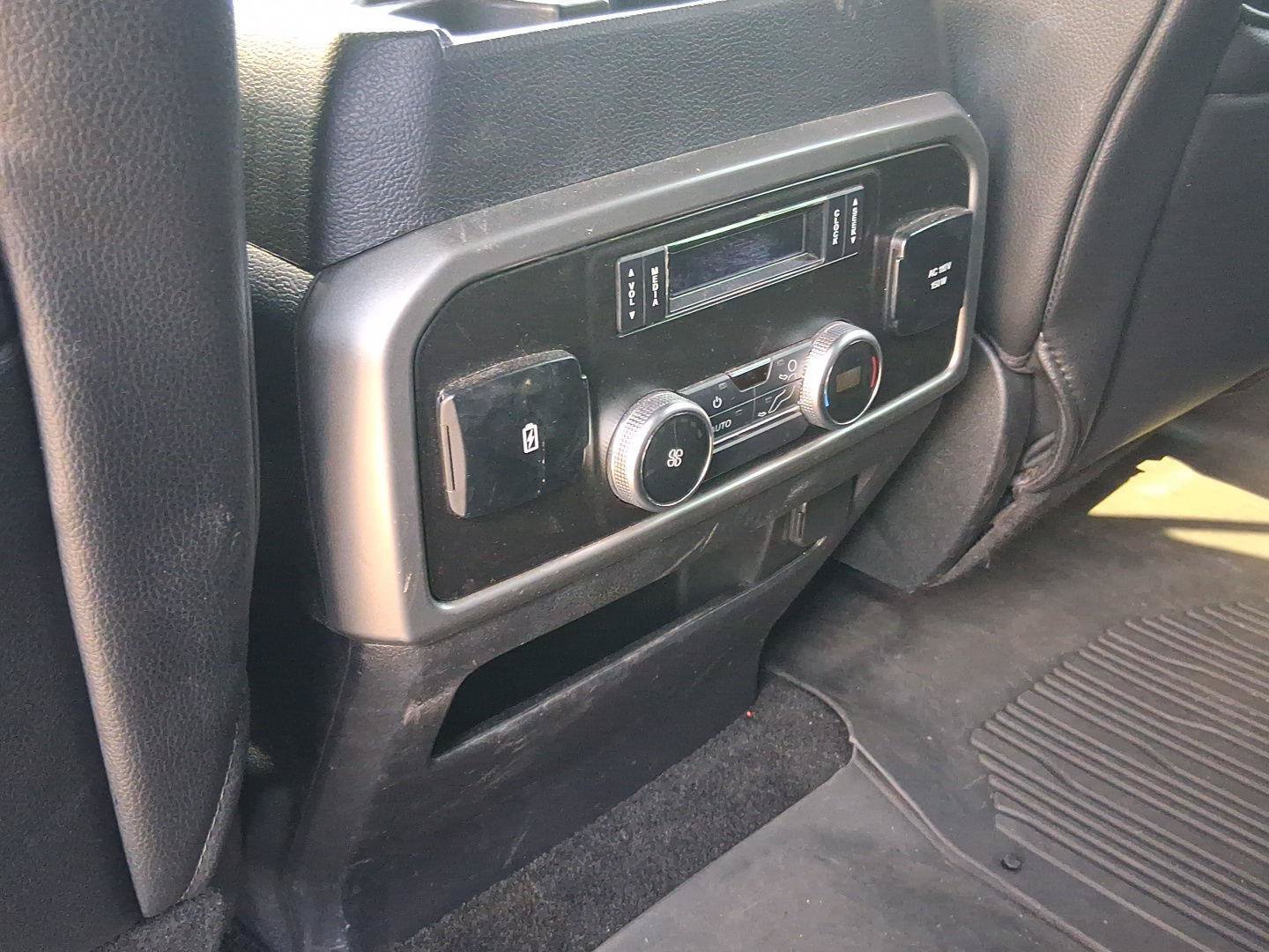 Used 2018 Ford Expedition Max XLT w/ Equipment Group 202A RWD image 24