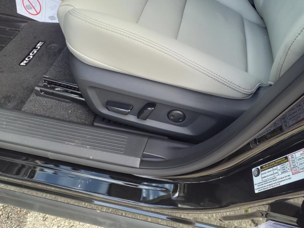 Used 2025 Nissan Rogue SL FWD image 6