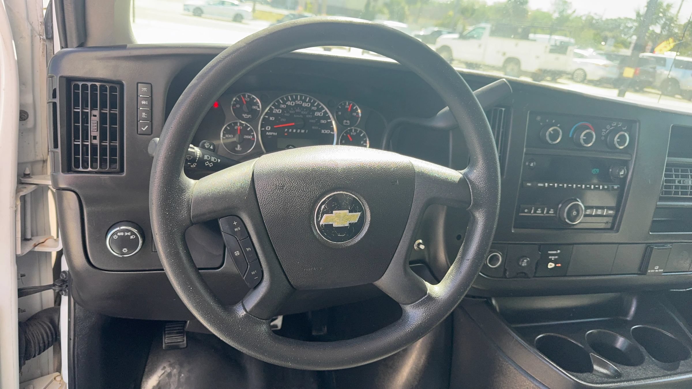 Used 2018 Chevrolet Express 3500 w/ Driver Convenience Package RWD image 10