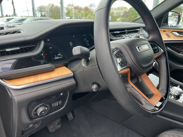 Used 2022 Jeep Grand Cherokee Summit AWD/4WD image 11