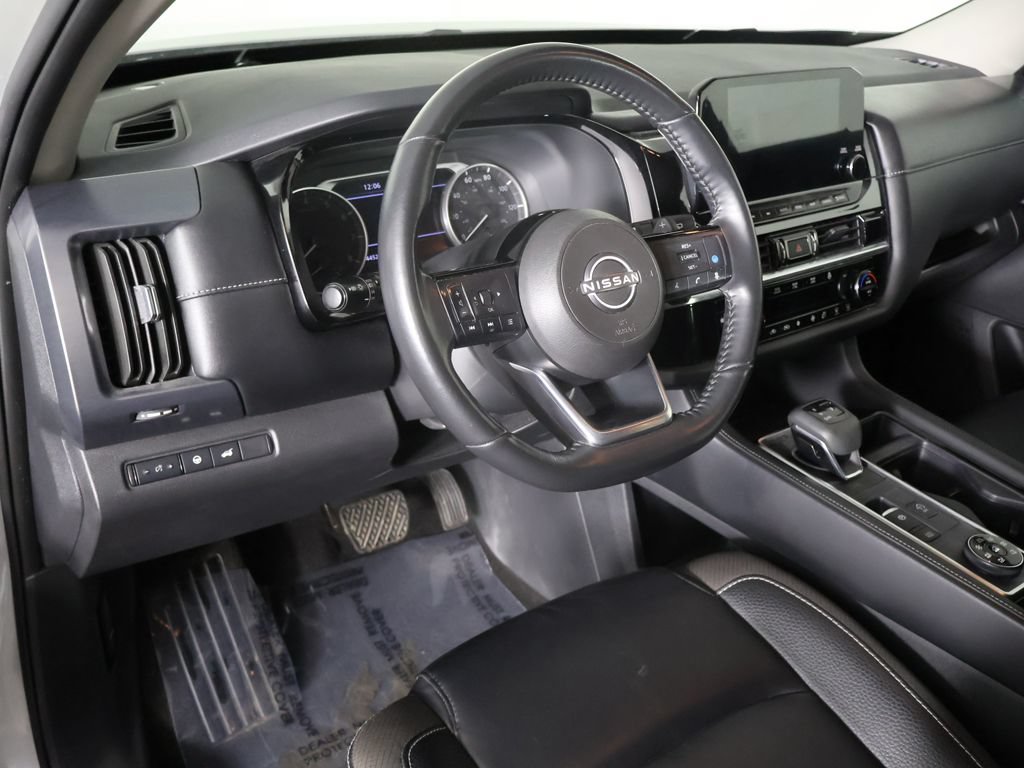 Used 2023 Nissan Pathfinder SL AWD/4WD image 27