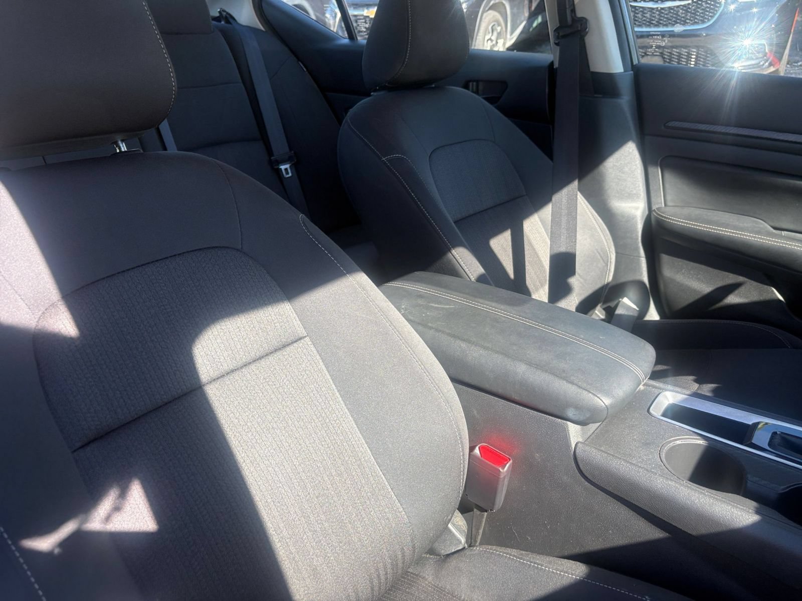 Used 2025 Nissan Altima 2.5 SV FWD image 30